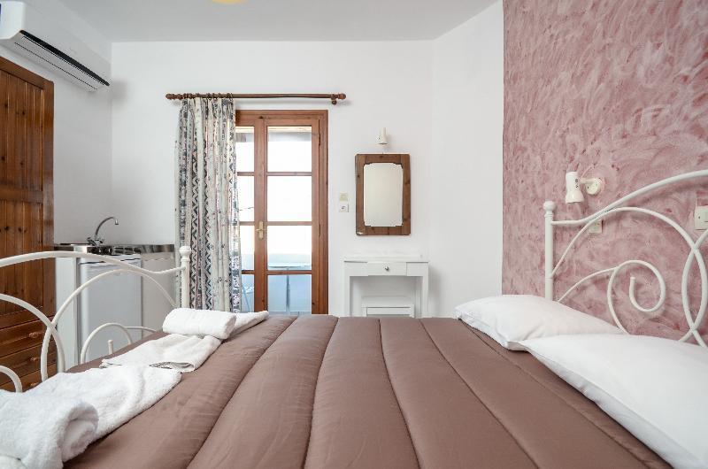 Depis Economy Studios & Apartments Naxos City Екстер'єр фото