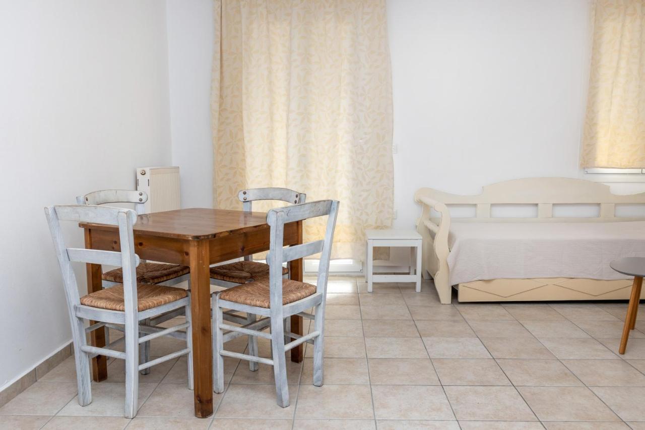 Depis Economy Studios & Apartments Naxos City Екстер'єр фото