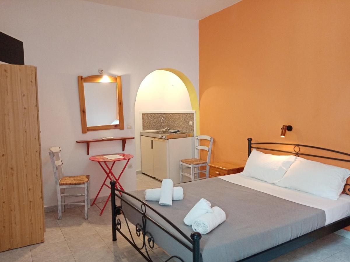 Depis Economy Studios & Apartments Naxos City Екстер'єр фото